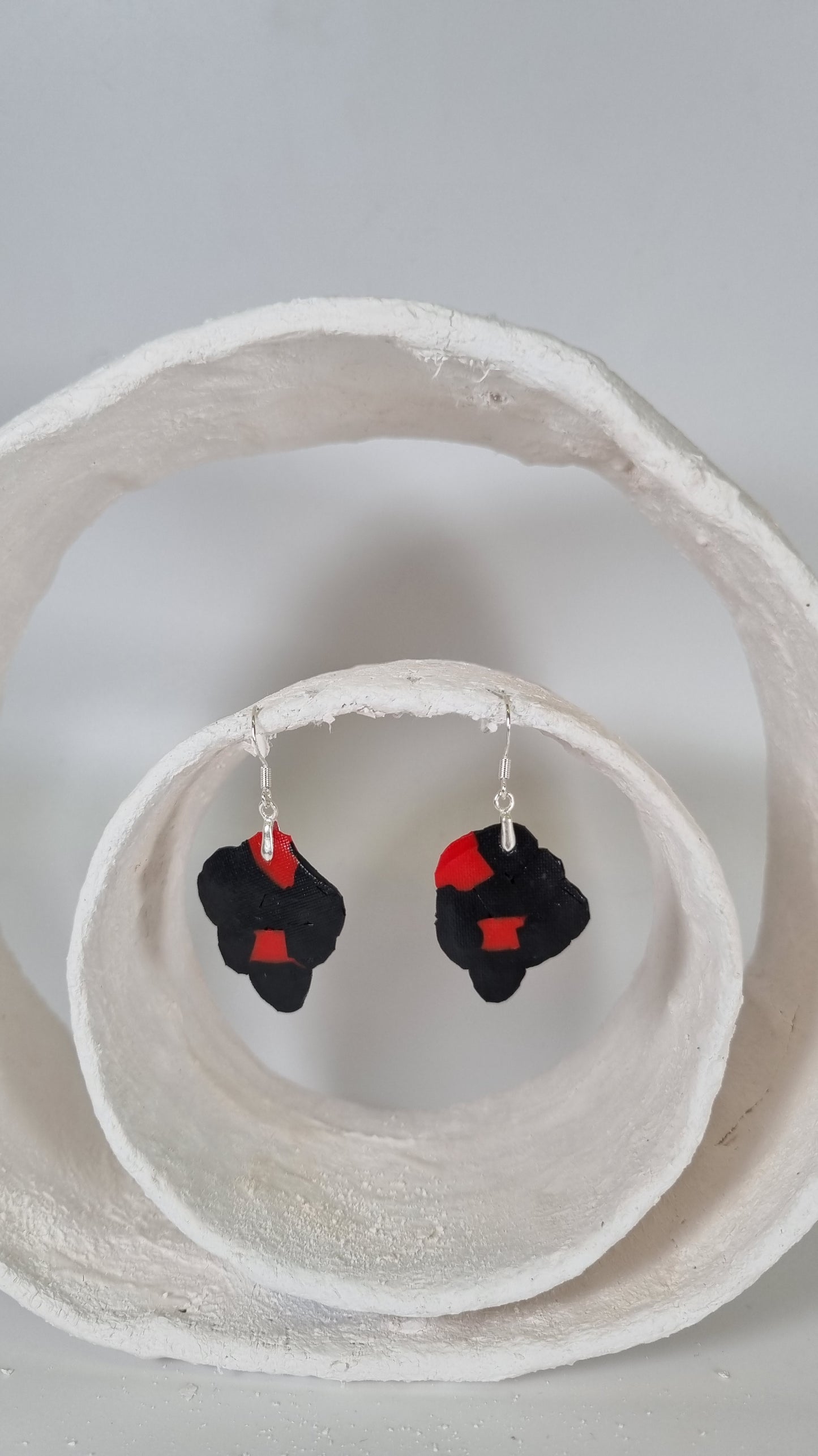 Small black and red abstract hama earrings - PLASTIQUE By Siân