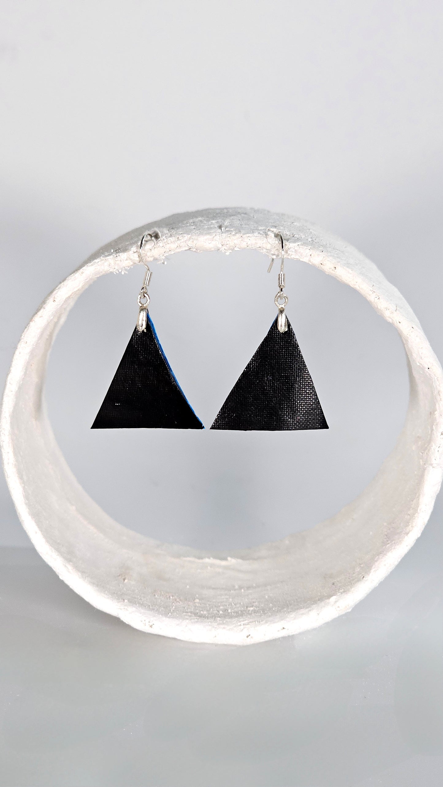 Small black triangle drop earrings with electric blue backing - S/S 24 - PLASTIQUE By Siân