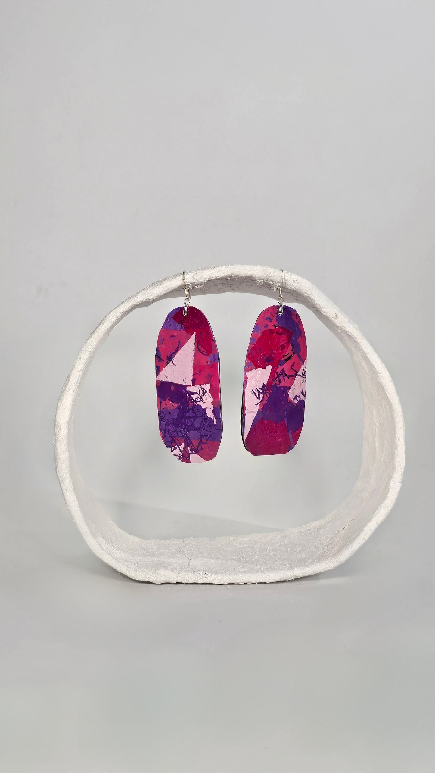 L Oval shaped earrings in pink and purple- S/S 24 - PLASTIQUE By Siân